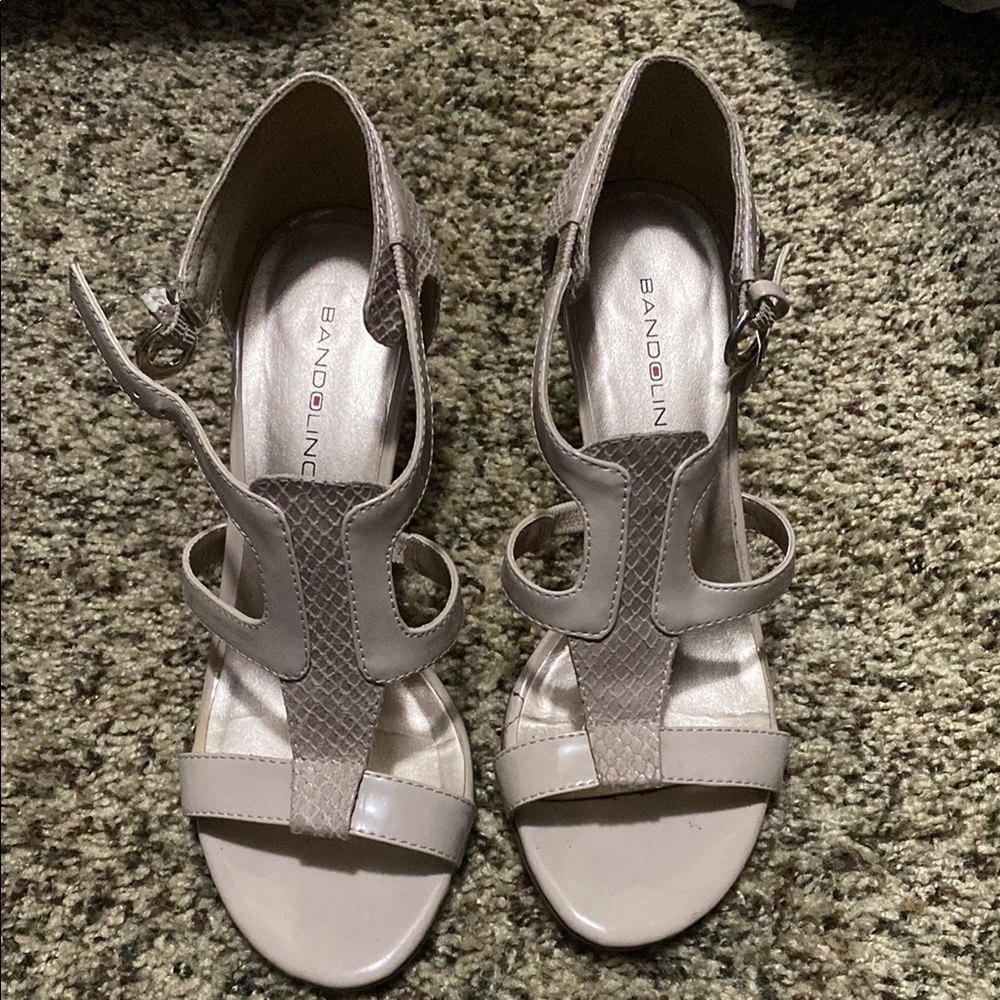 Bandolino Tan Sandals Strappy Design Comfort